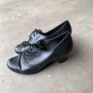 Predictions Oxford Wingtip Heels